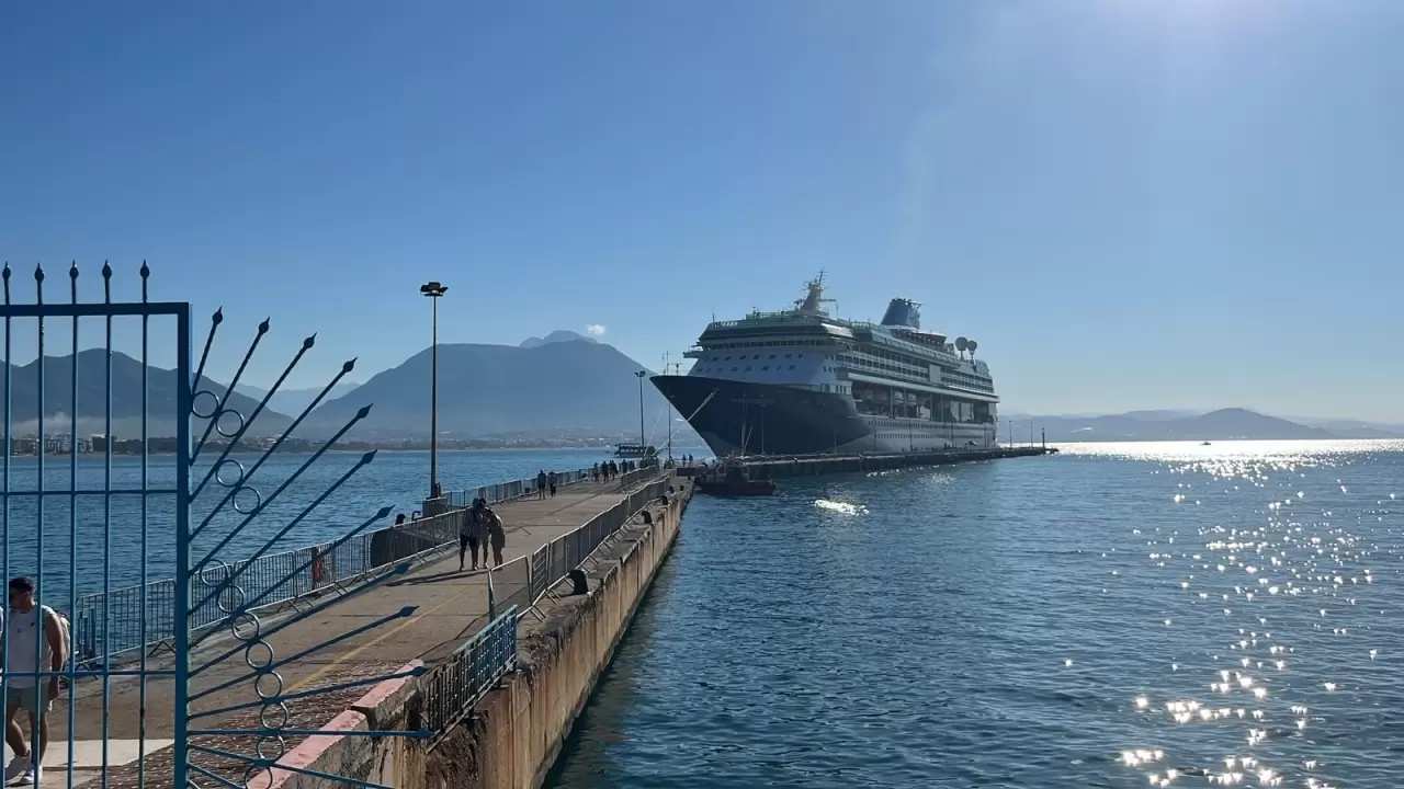 Alanya Limanı’na çifte dev ziyaret 8