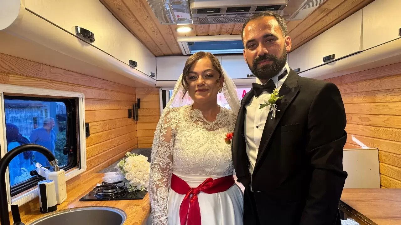3 yıl uğraşıp Magirus minibüsü gelin arabası yaptı! 7