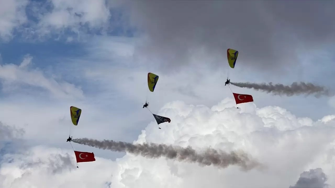 Şanlıurfa’da yağmura rağmen TEKNOFEST’e ziyaretçi akını 4