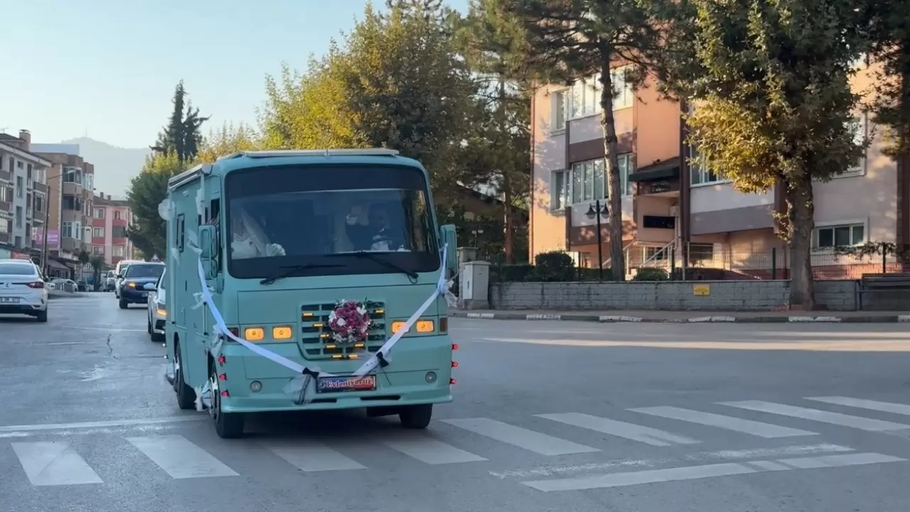 3 yıl uğraşıp Magirus minibüsü gelin arabası yaptı! 3