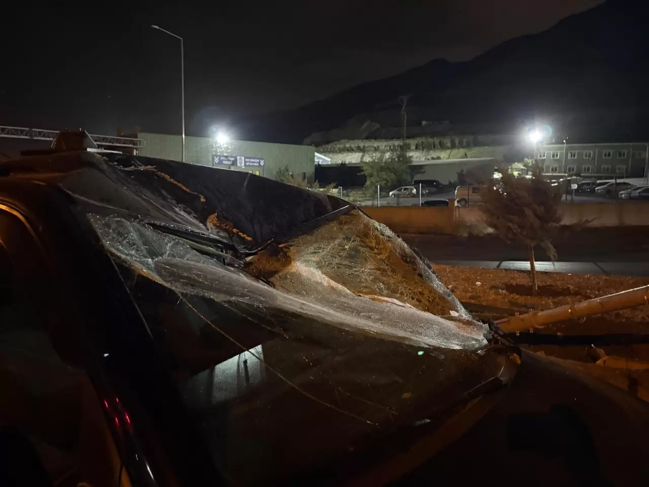 Kayseri'de takla atan otomobil karşı şeritteki minibüse çarptı 5