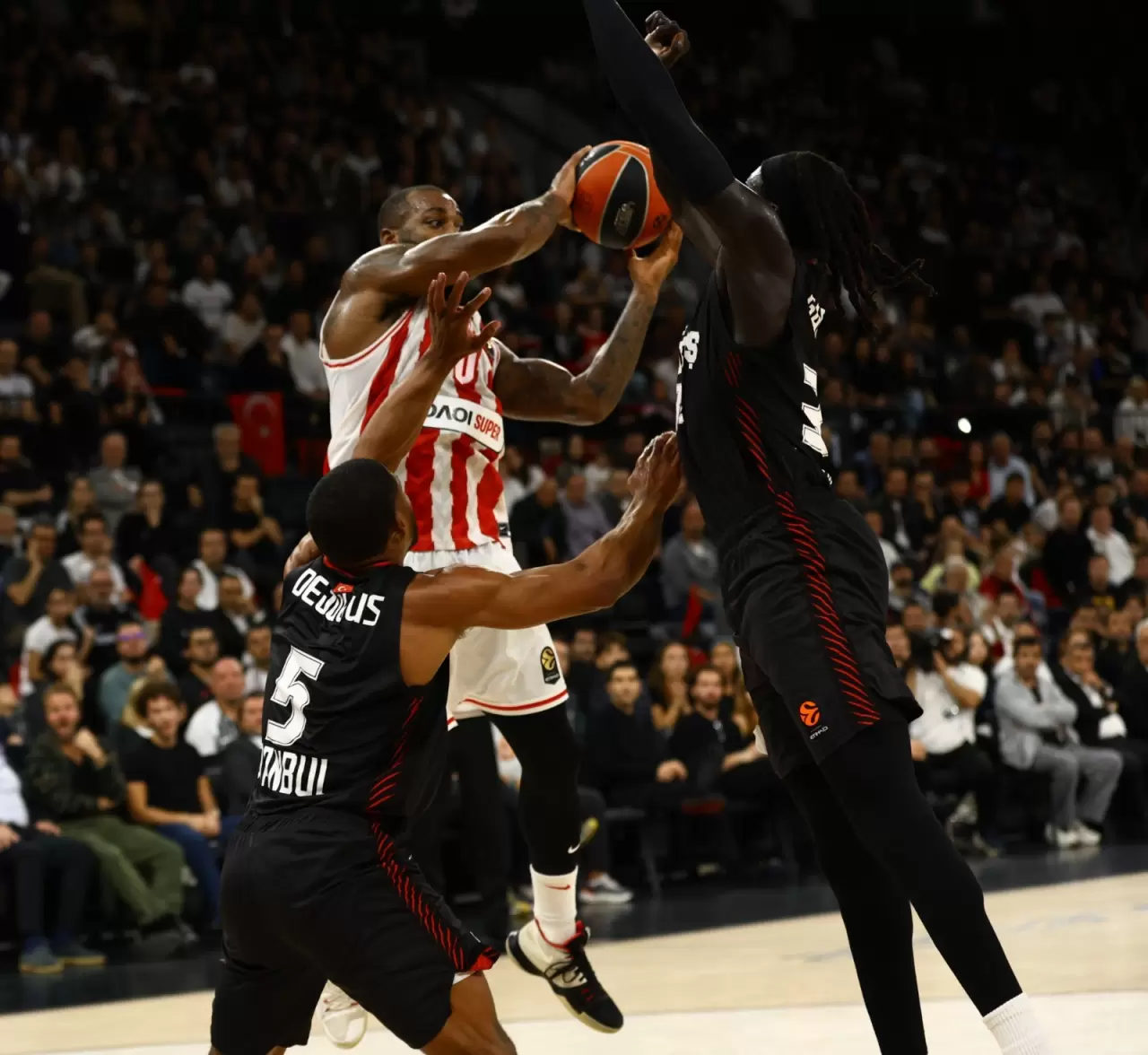 Beşiktaş, Olympiakos karşısında mağlup oldu! 2