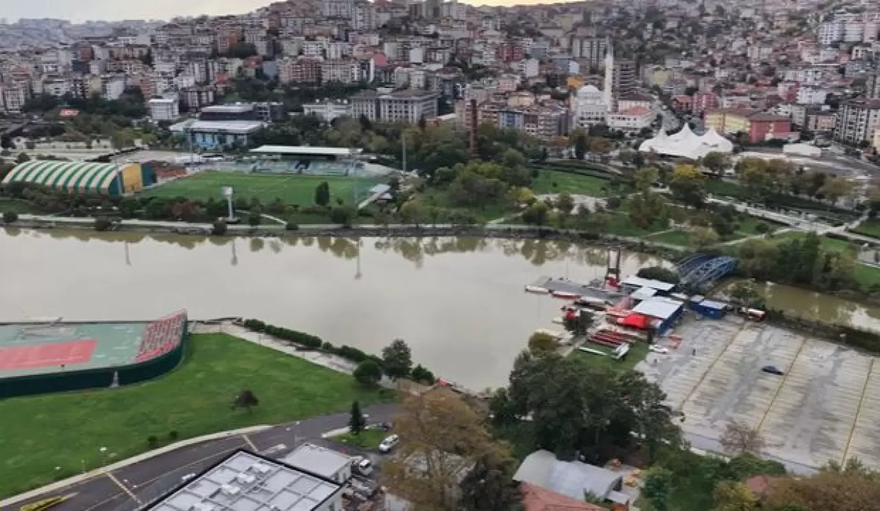 Çamurlu sular Haliç'i kapladı 2