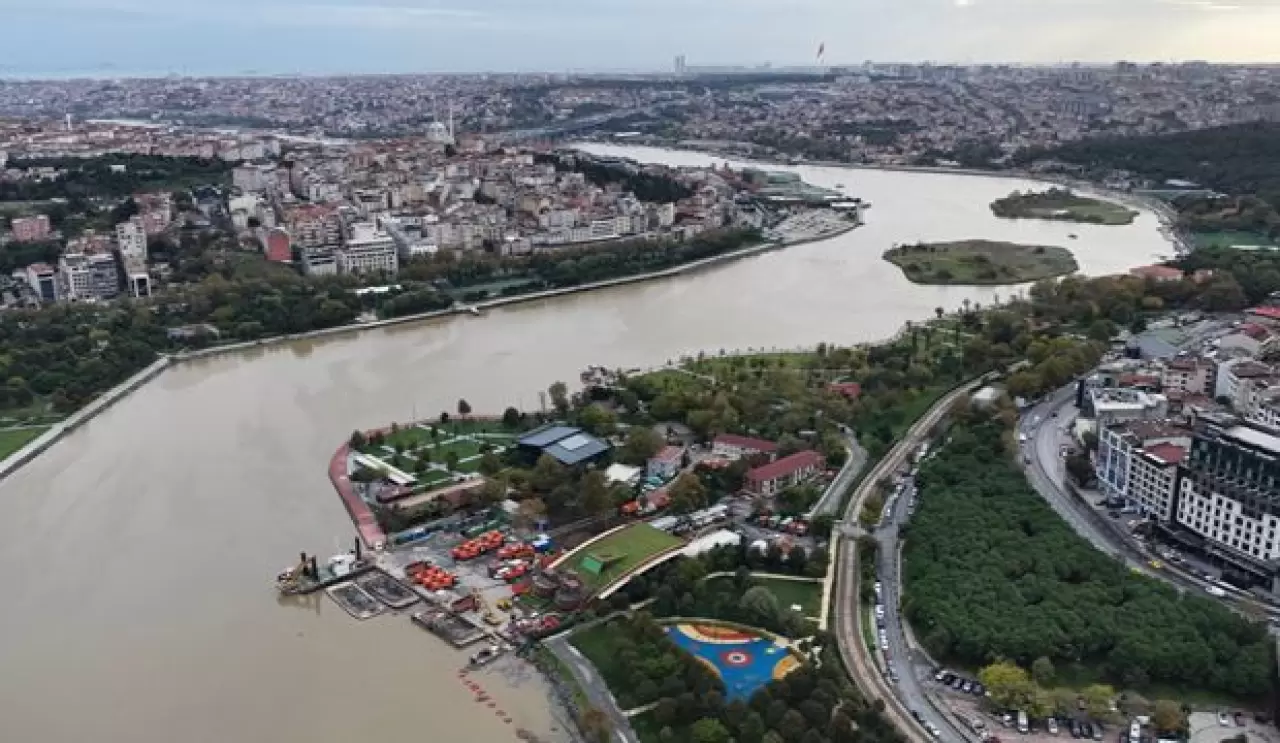 Çamurlu sular Haliç'i kapladı 7
