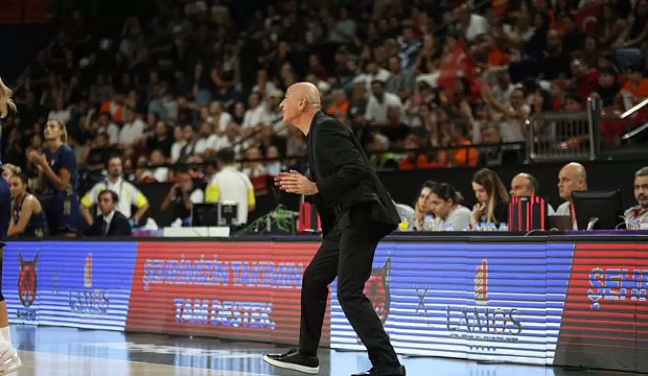 Şampiyon Fenerbahçe Tarfin, kupasını aldı 20
