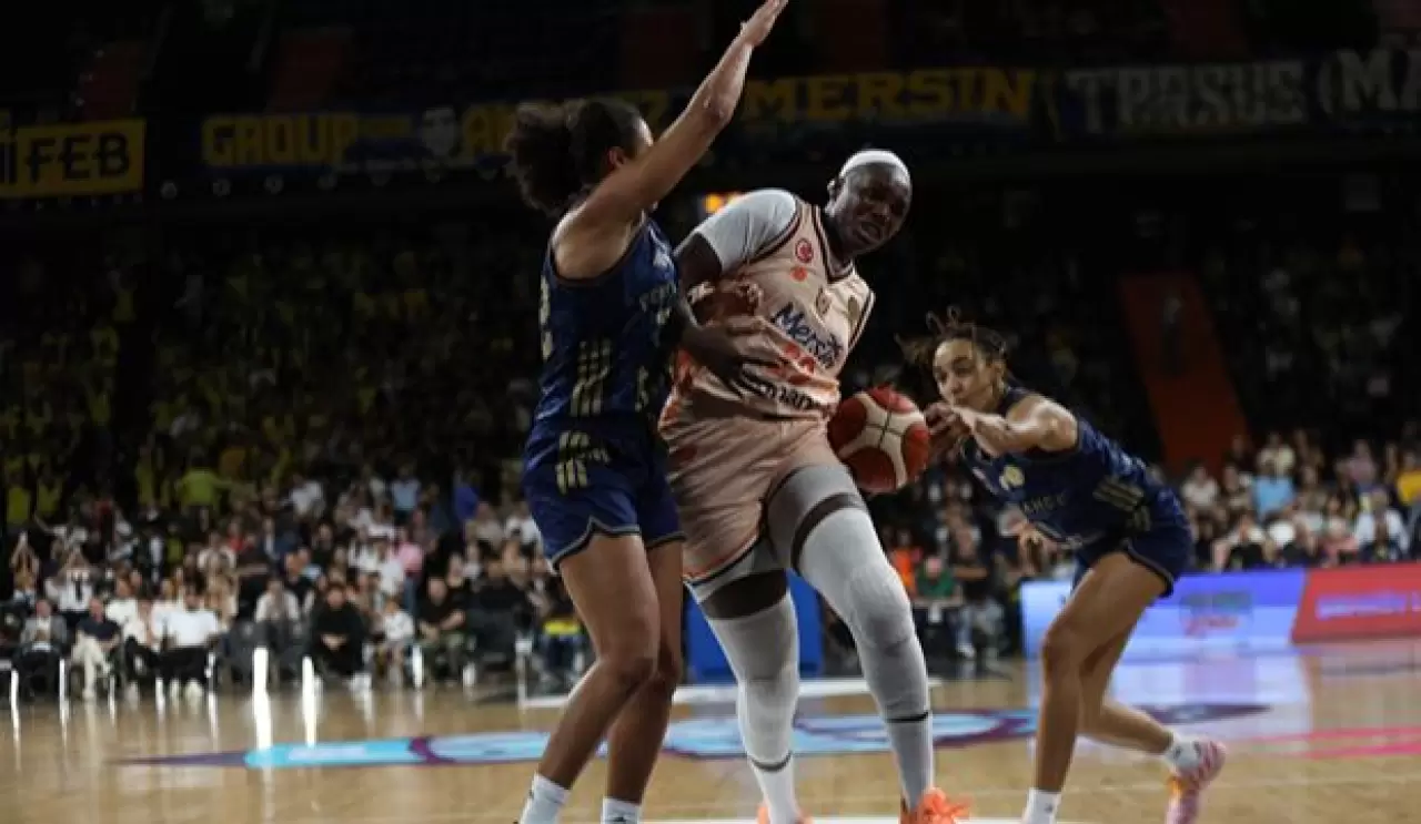Şampiyon Fenerbahçe Tarfin, kupasını aldı 13