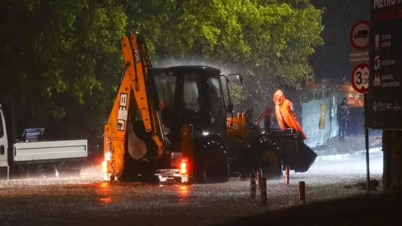 Batıda aşırı sağanak, Doğuda çamur yağmuru! 8