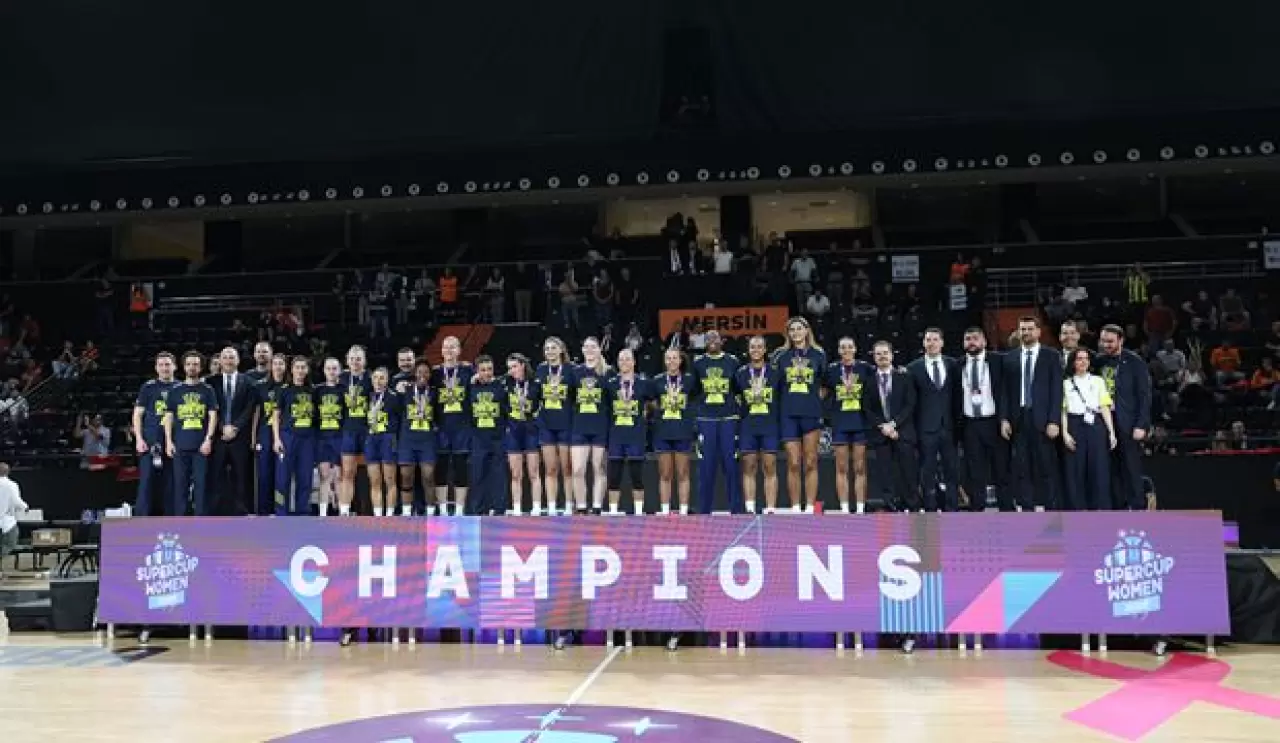 Şampiyon Fenerbahçe Tarfin, kupasını aldı 1