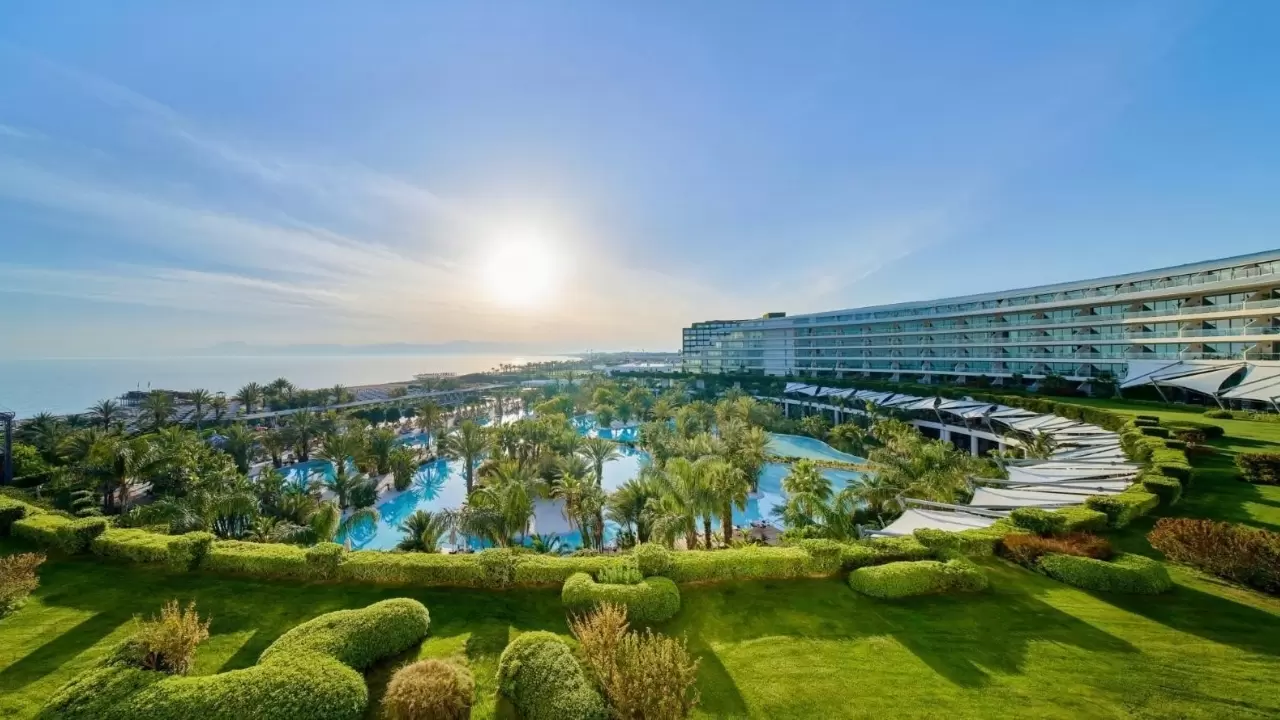 Bakan Ersoy’a uluslararası turizm ödülü: Türkiye’nin başarısı taçlandı 4