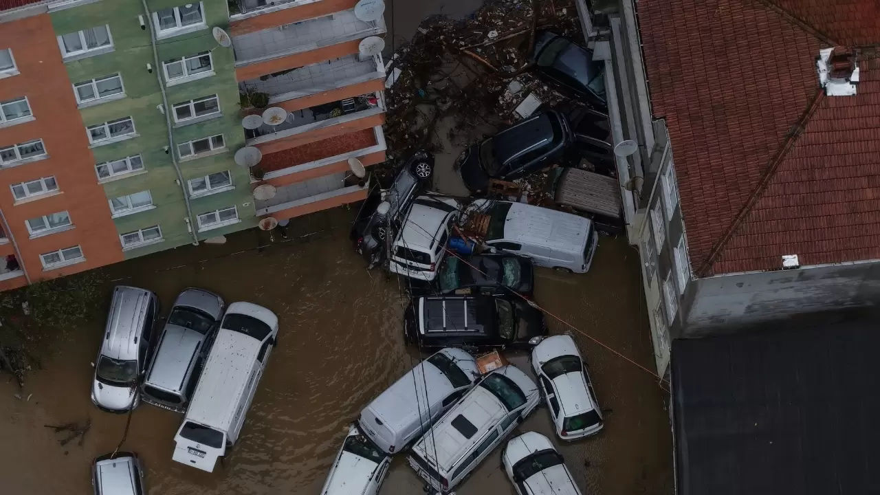 Sel felaketinin ağır bilançosu fotoğraflarda! 6