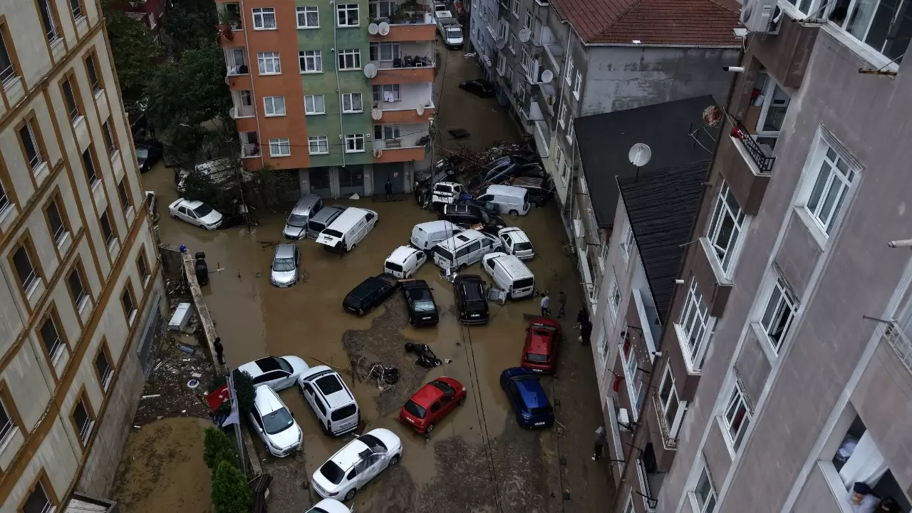 Sel felaketinin ağır bilançosu fotoğraflarda! 1