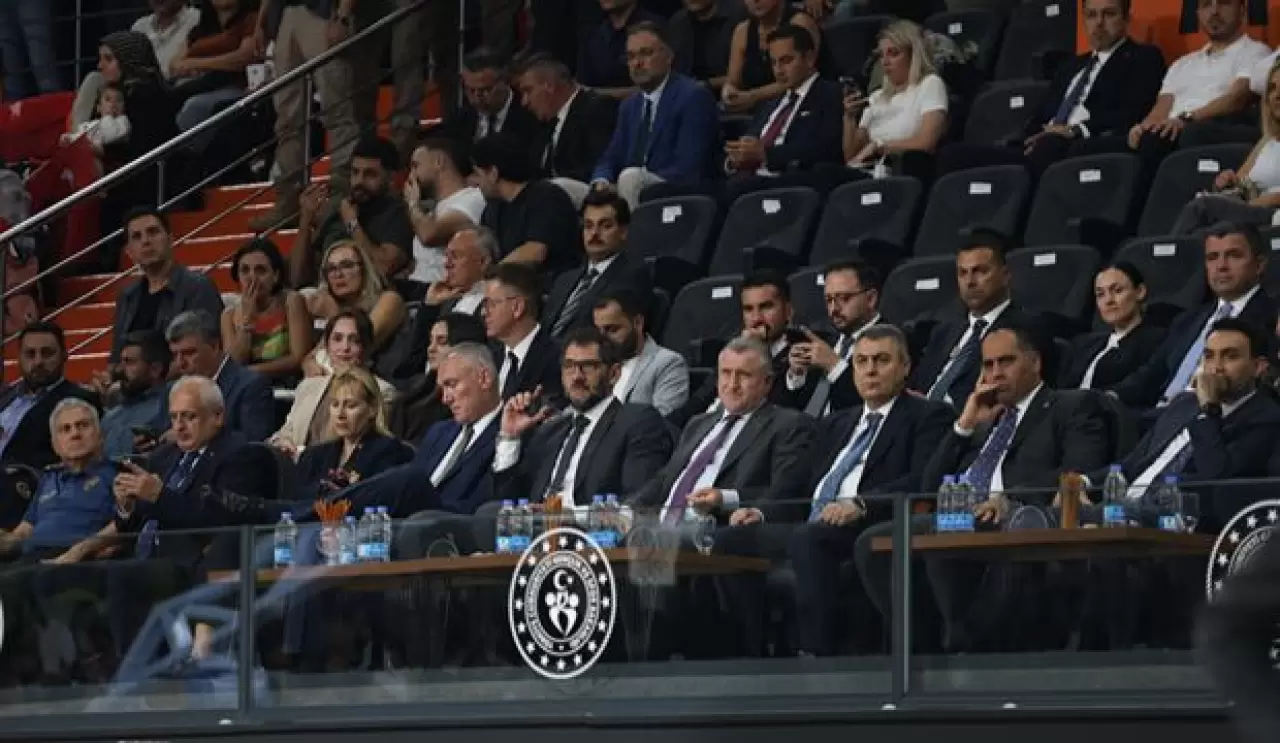 Şampiyon Fenerbahçe Tarfin, kupasını aldı 15