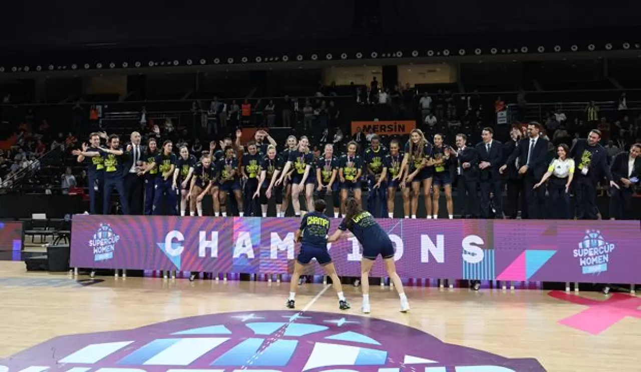 Şampiyon Fenerbahçe Tarfin, kupasını aldı 5