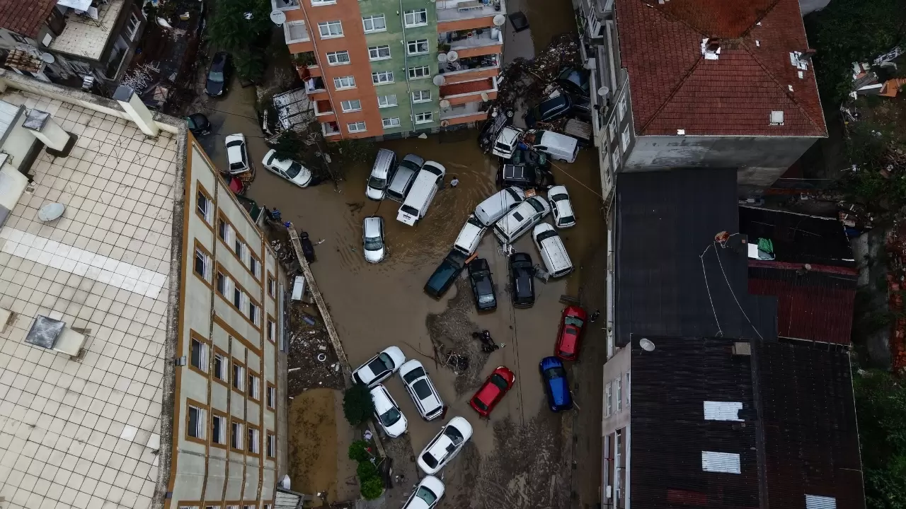 Sel felaketinin ağır bilançosu fotoğraflarda! 7