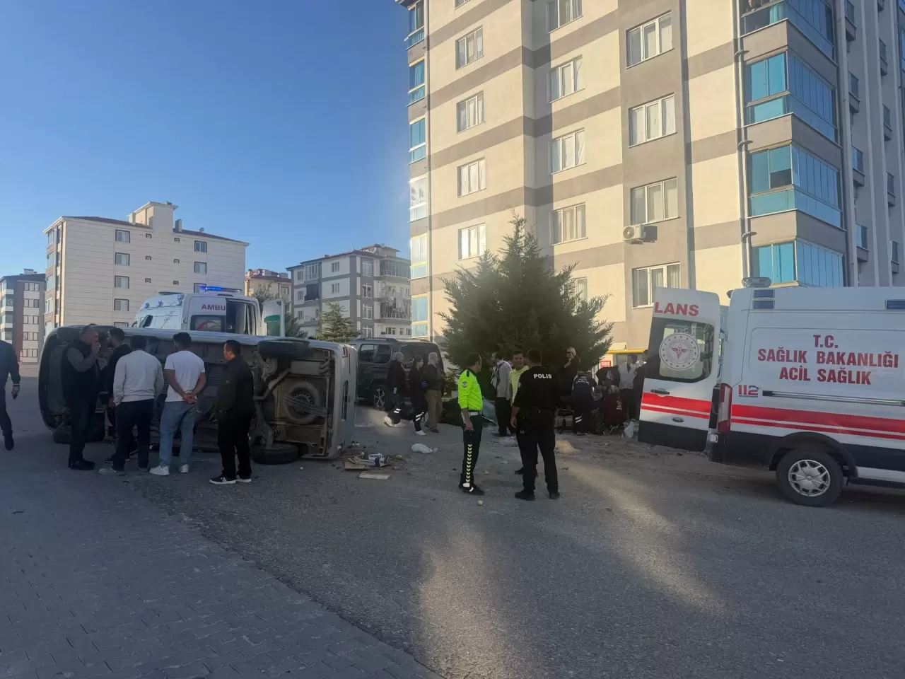 Eskişehir’de otomobille çarpışan minibüs yan yattı: 5 kişi yaralandı 3