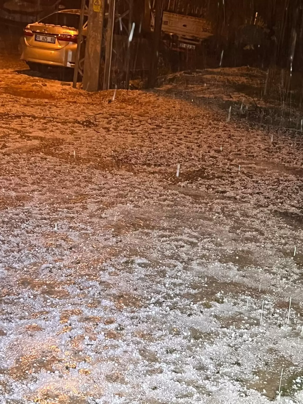 Hatay'da ceviz büyüklüğünde dolu yağdı 3