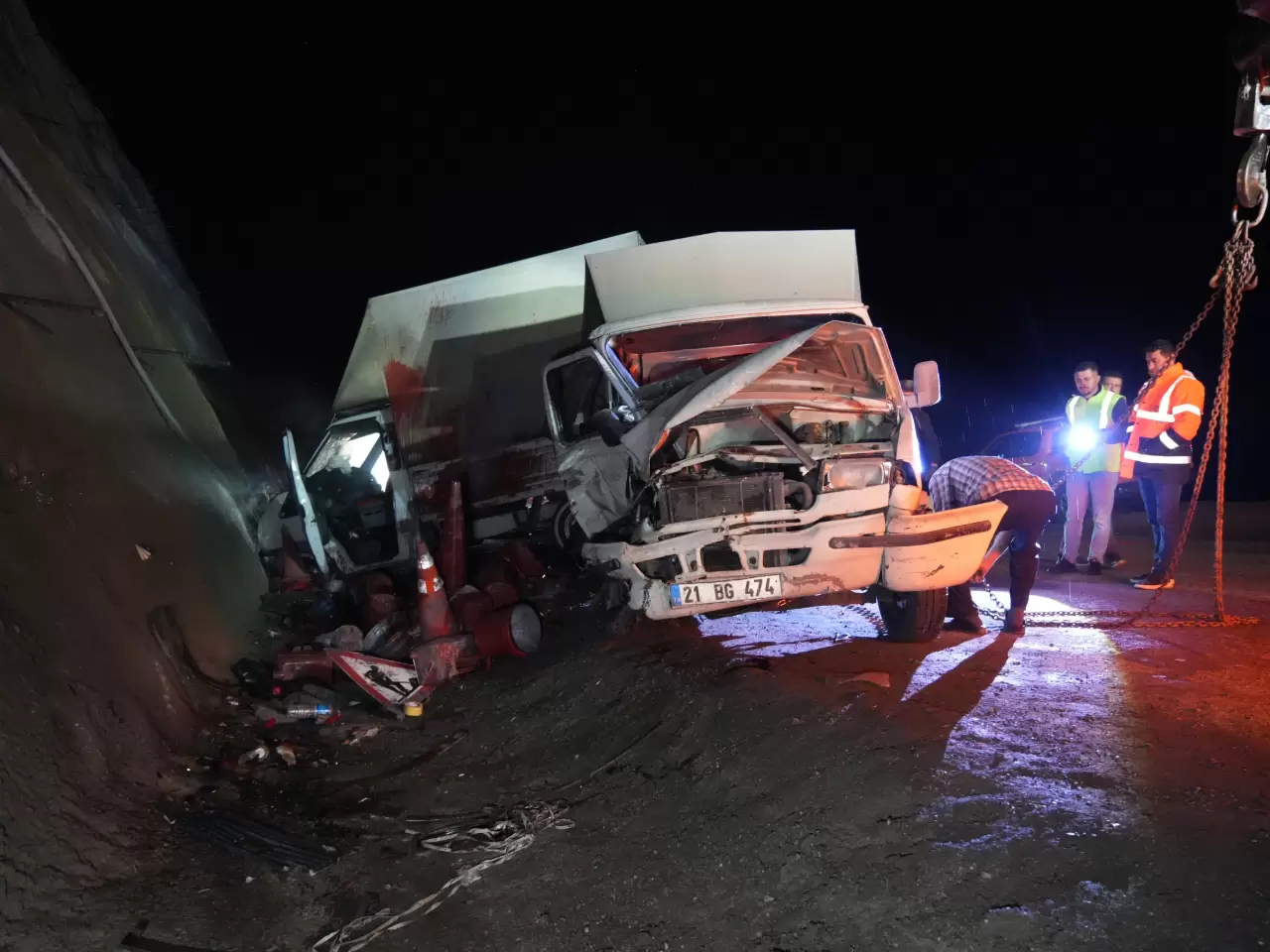Kastamonu'da 2 kamyonet çarpıştı 5