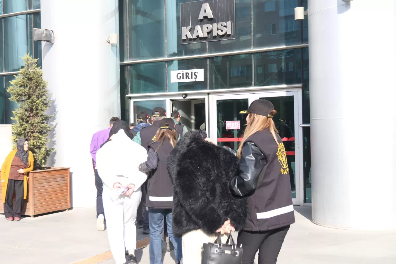 Eskişehir merkezli 5 ilde fuhuş operasyonu 1