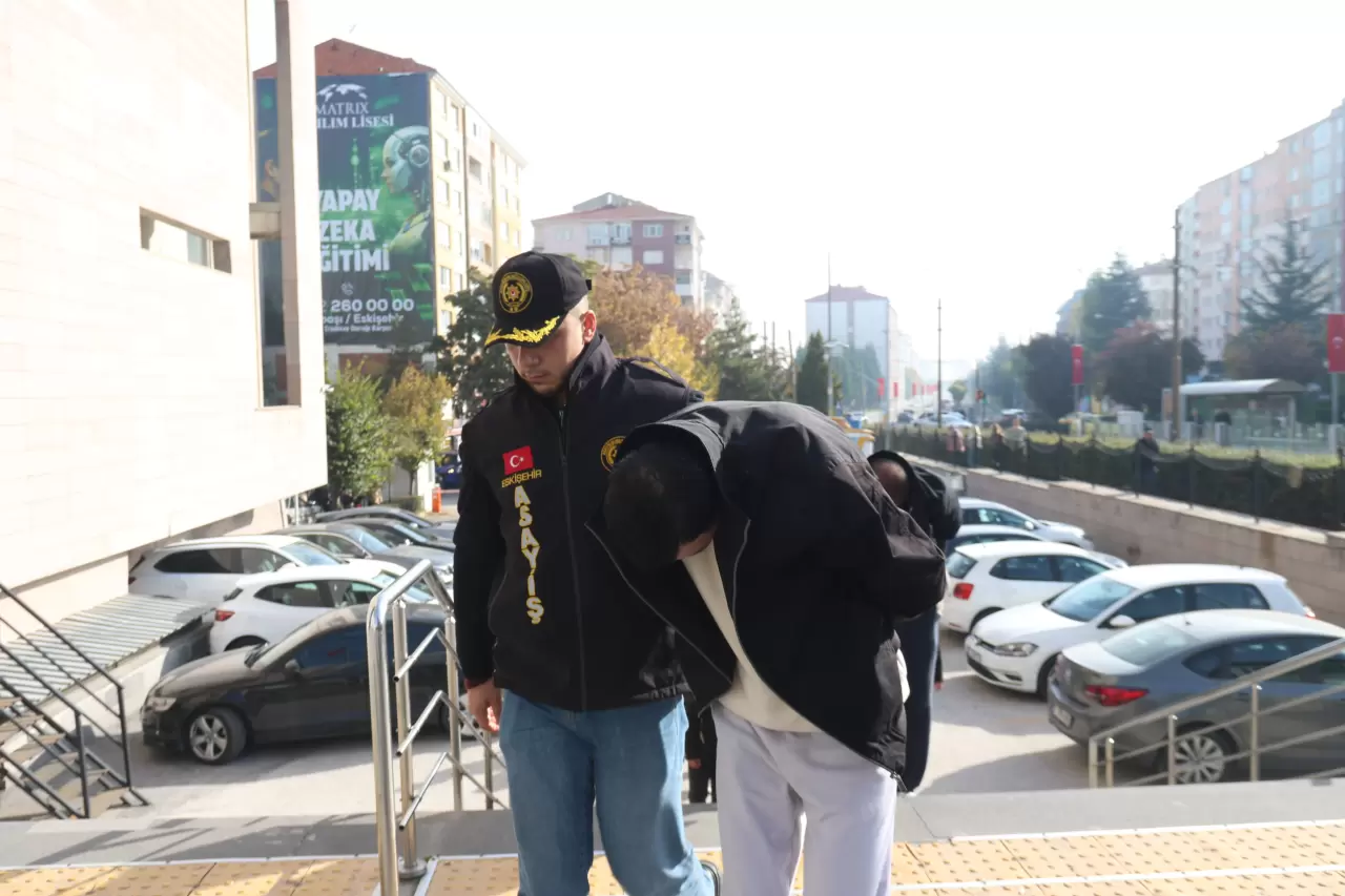 Eskişehir merkezli 5 ilde fuhuş operasyonu 4