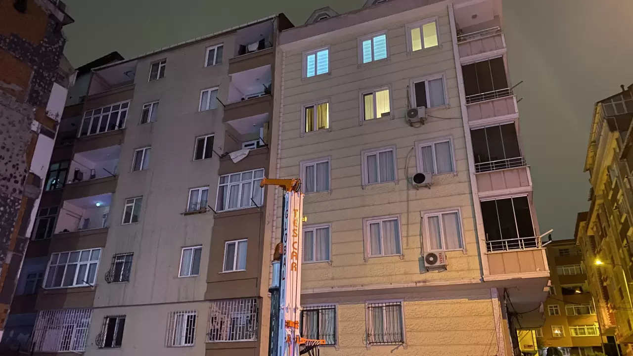 Bahçelievler’de inşaatın istinat duvarı yıkıldı 2