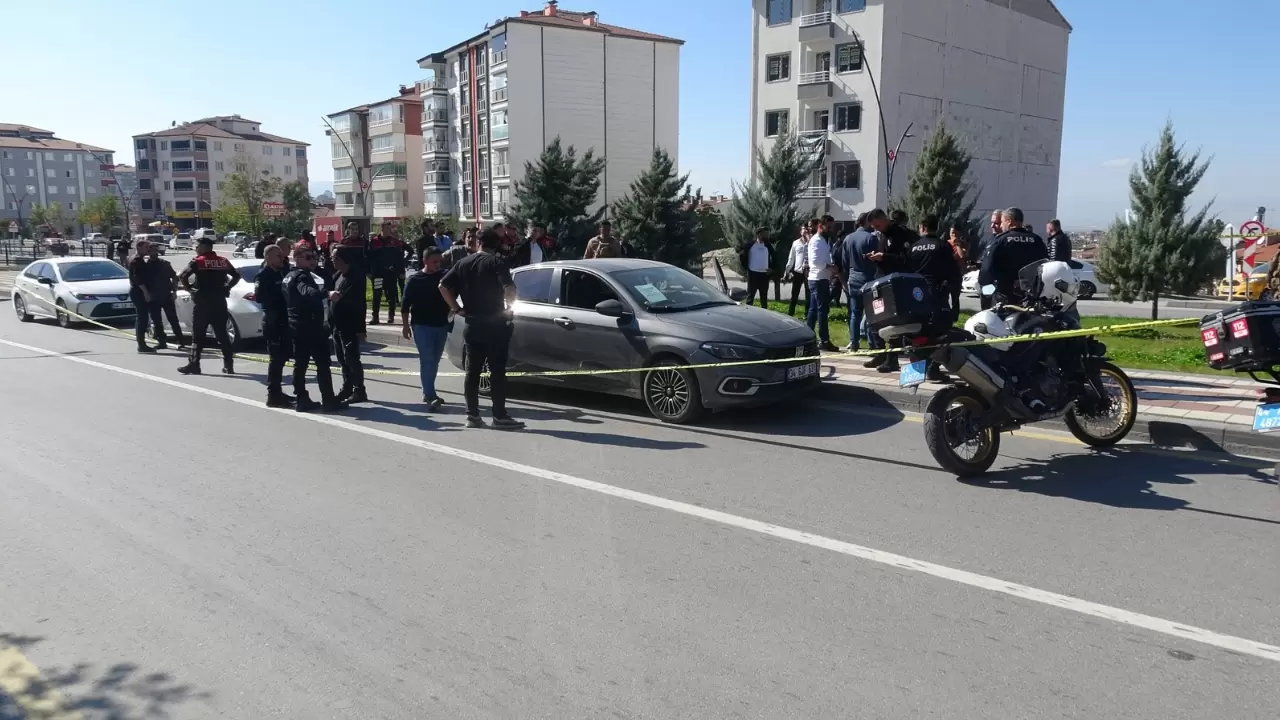 Tartıştığı eşini bıçaklayıp aracında intihara kalkıştı! 6