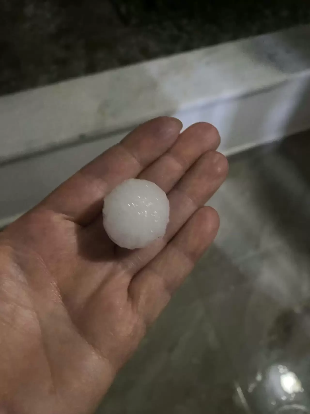 Hatay'da ceviz büyüklüğünde dolu yağdı 1