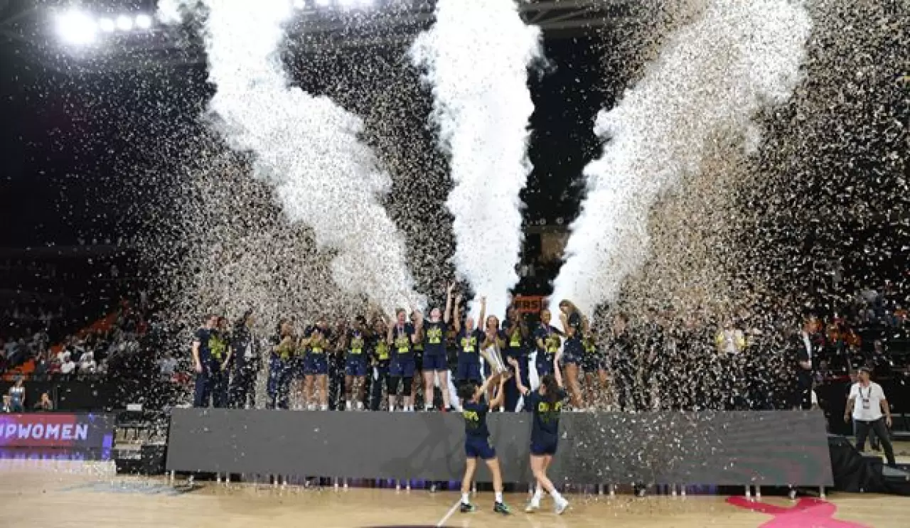 Şampiyon Fenerbahçe Tarfin, kupasını aldı 8
