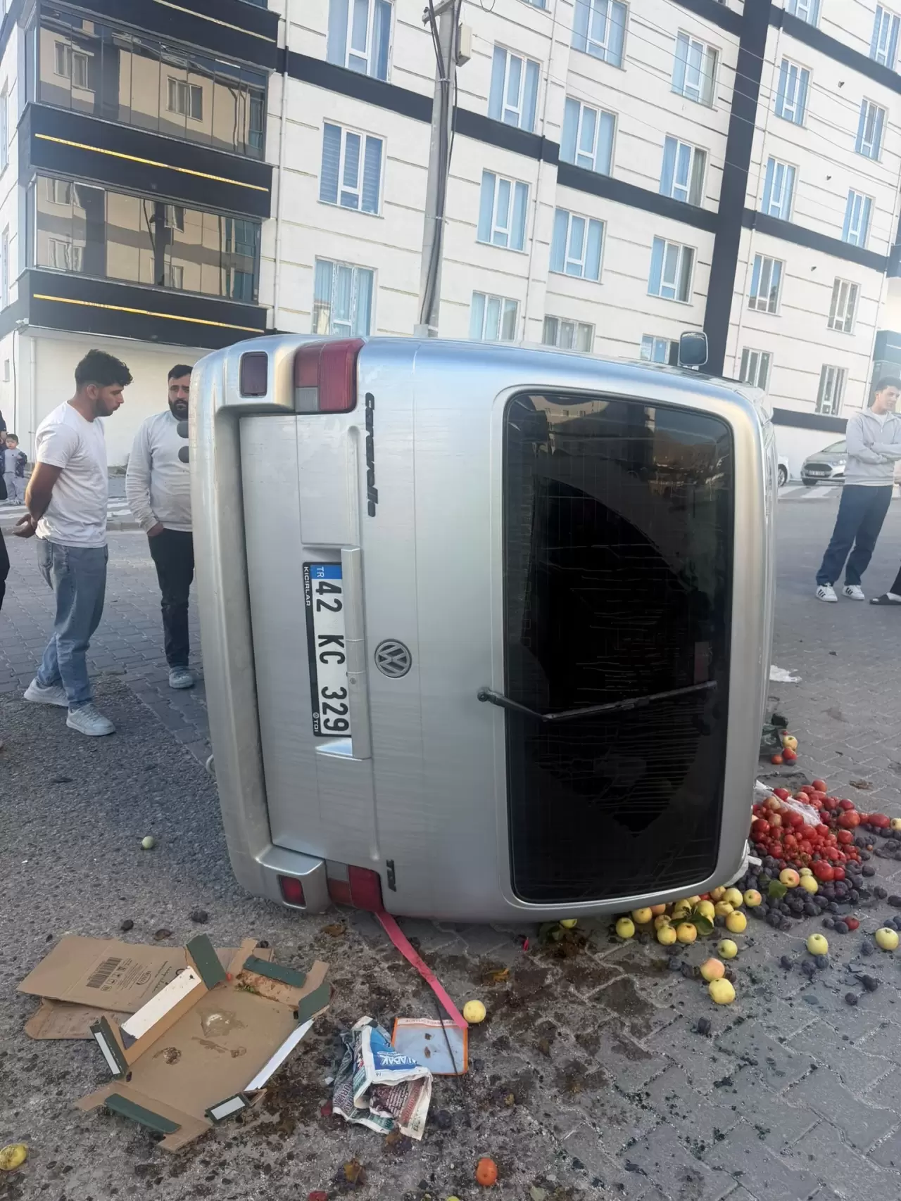 Eskişehir’de otomobille çarpışan minibüs yan yattı: 5 kişi yaralandı 4