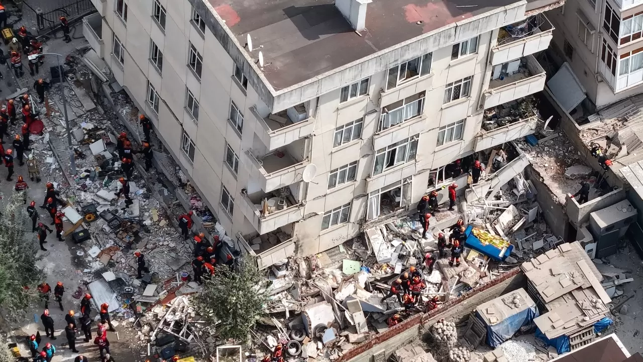 Maltepe'de enkaz altında arama sürerken çarpıcı iddia 6