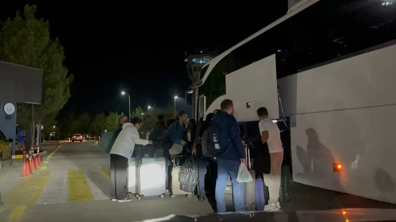 Şanlıurfa'ya gelen uçakta bomba alarmı 8