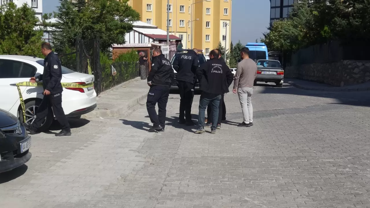 Tartıştığı eşini bıçaklayıp aracında intihara kalkıştı! 2