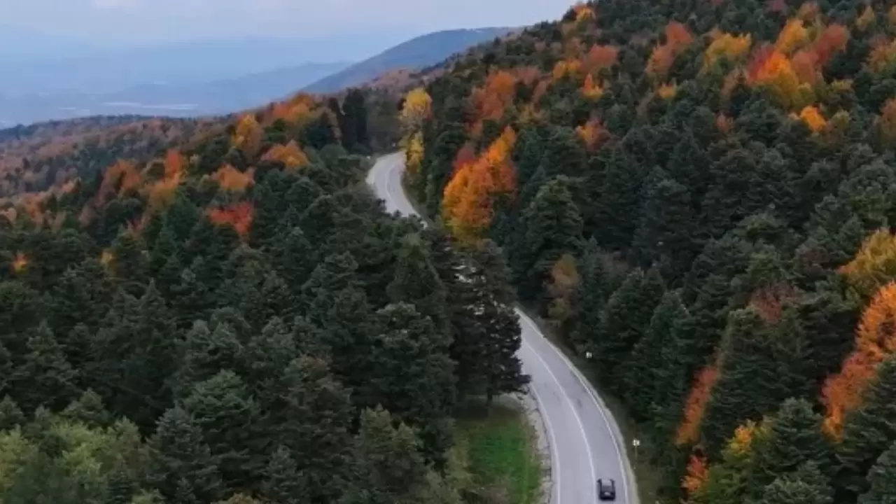 Bolu Gölcük Tabiat Parkı’nda sonbahar renkleri dronla görüntülendi 2