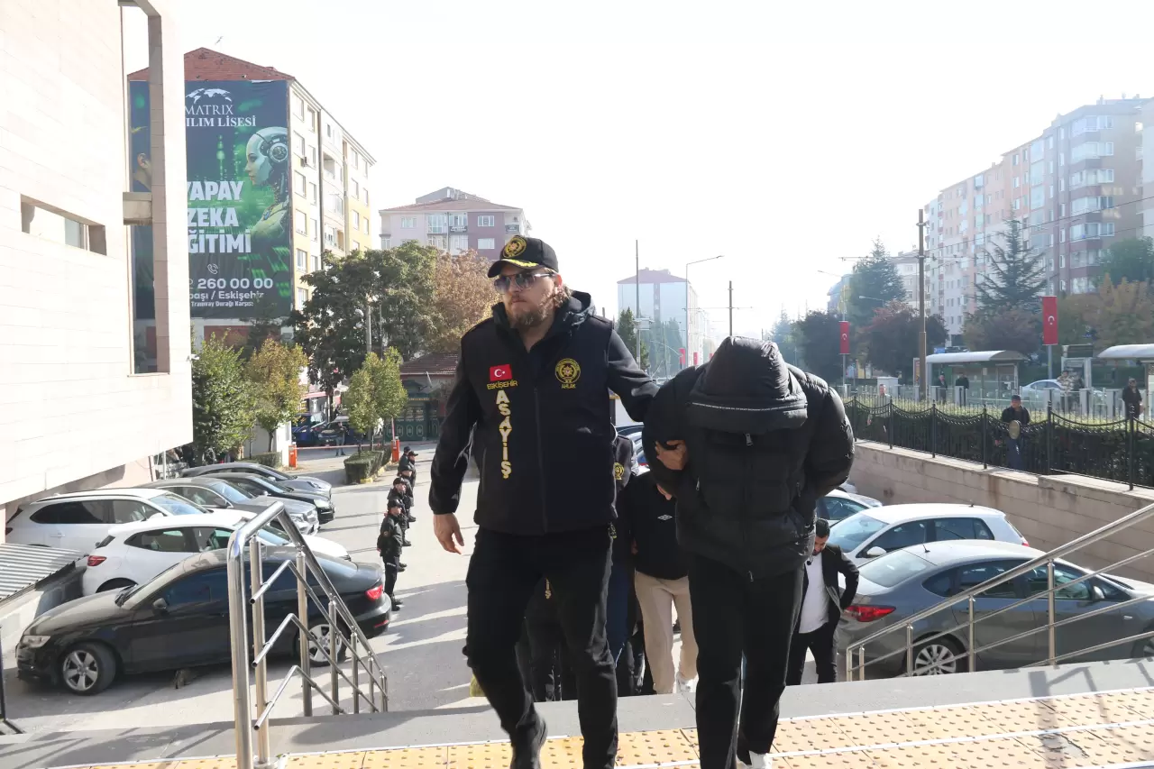 Eskişehir merkezli 5 ilde fuhuş operasyonu 3
