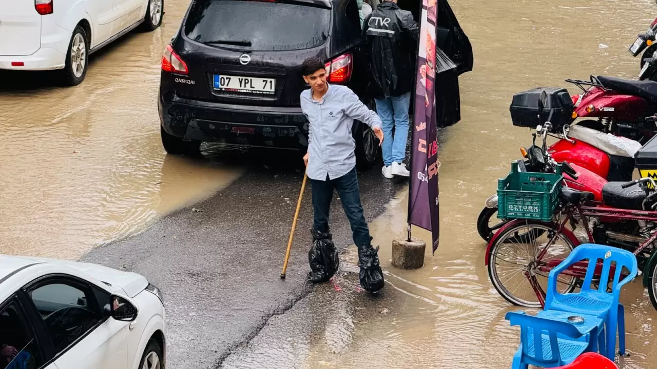 Cizre'de cadde ve sokaklar göle döndü 4