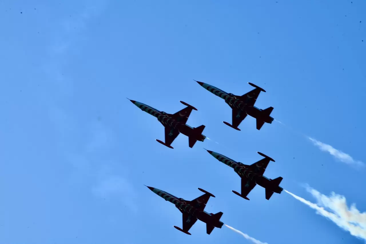 Türk Yıldızları'dan Fethiye semalarında nefes kesen prova 1