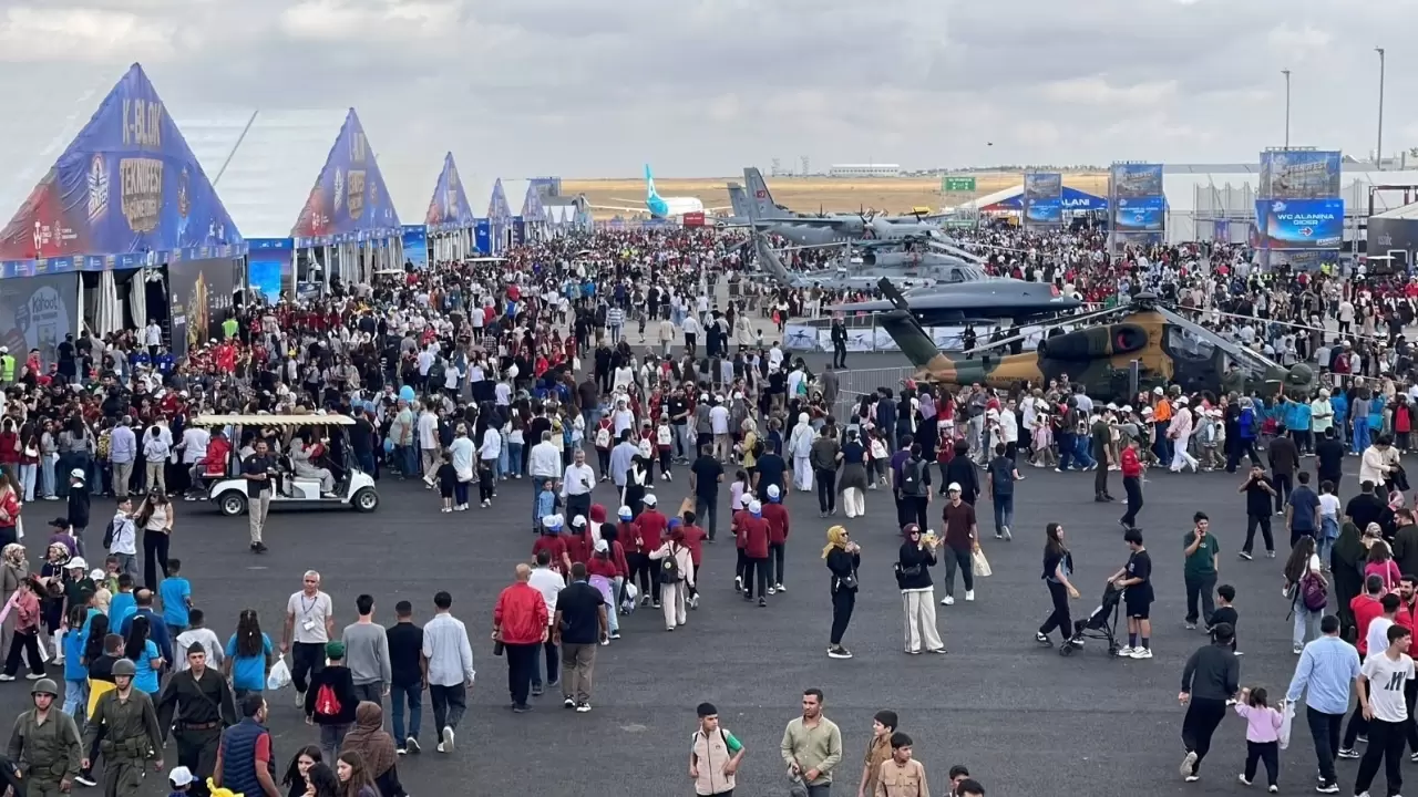 Şanlıurfa’da yağmura rağmen TEKNOFEST’e ziyaretçi akını 8