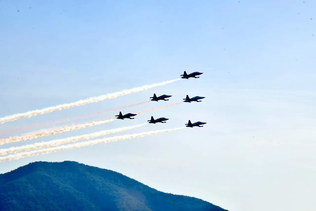 Türk Yıldızları'dan Fethiye semalarında nefes kesen prova 5