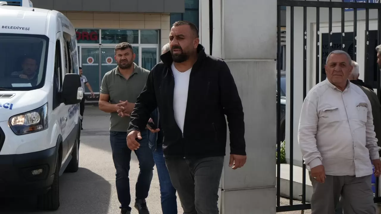 Antalya'da hortumun savurduğu konteyner can aldı 4