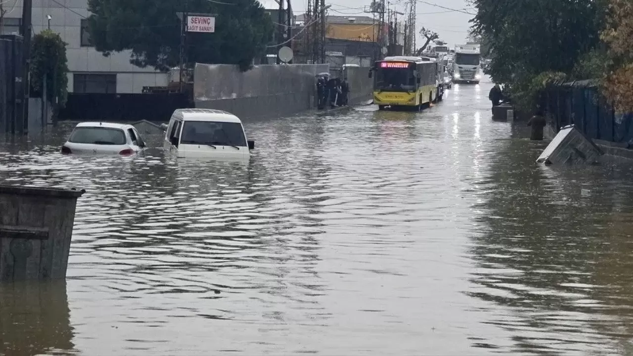 Batıda aşırı sağanak, Doğuda çamur yağmuru! 6