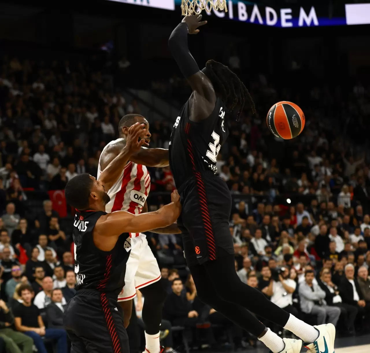 Beşiktaş, Olympiakos karşısında mağlup oldu! 3