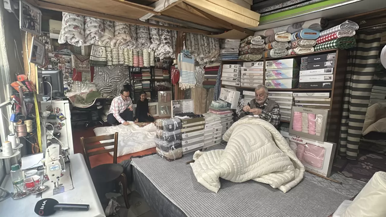 92 yaşındaki “Yastıkçı Dede” 70 yıldır mesleğini sürdürüyor! 2