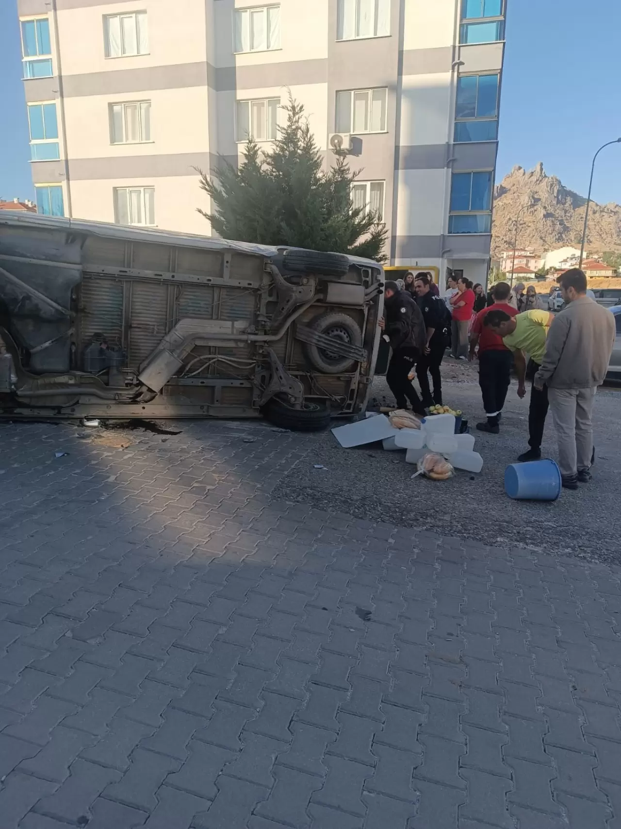 Eskişehir’de otomobille çarpışan minibüs yan yattı: 5 kişi yaralandı 6