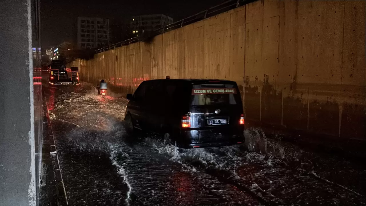Bolu'yu sağanak vurdu: Alt geçitler göle döndü 3