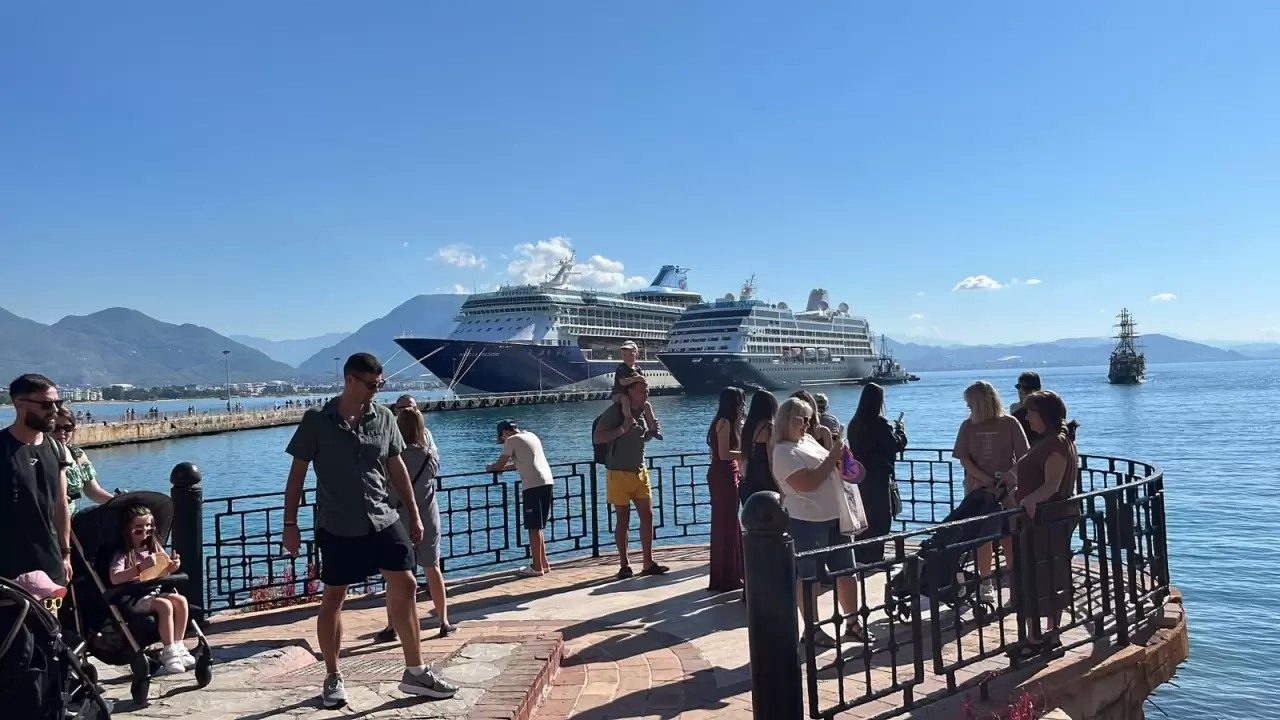 Alanya Limanı’na çifte dev ziyaret 1