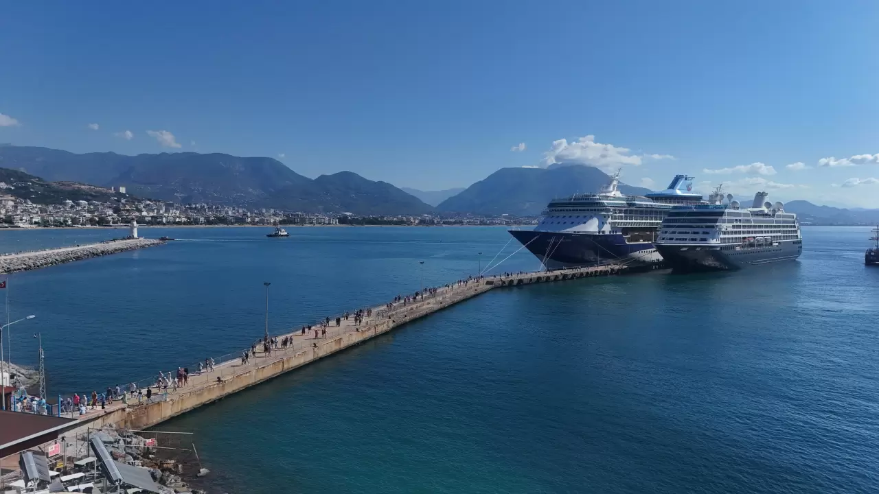 Alanya Limanı’na çifte dev ziyaret 10