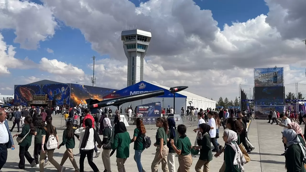 Şanlıurfa’da yağmura rağmen TEKNOFEST’e ziyaretçi akını 1