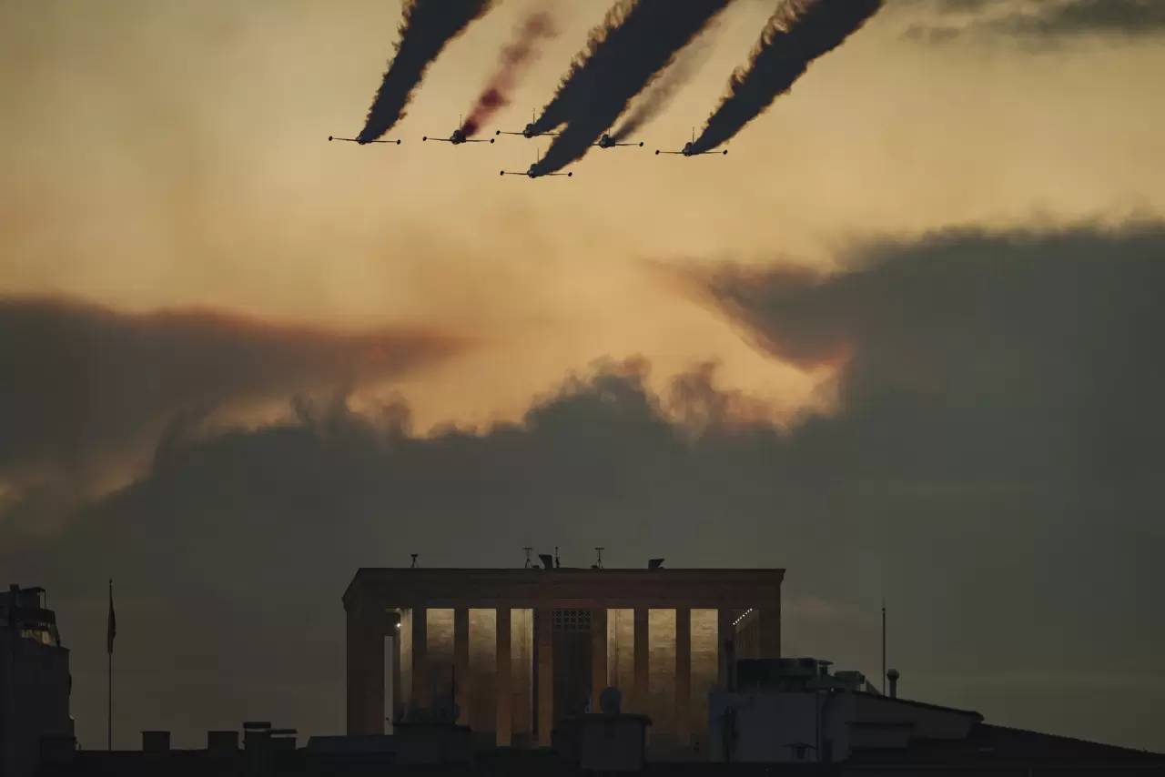 Türk Yıldızları'ndan Anıtkabir üzerinde Cumhuriyet Bayramı'na özel uçuş 1