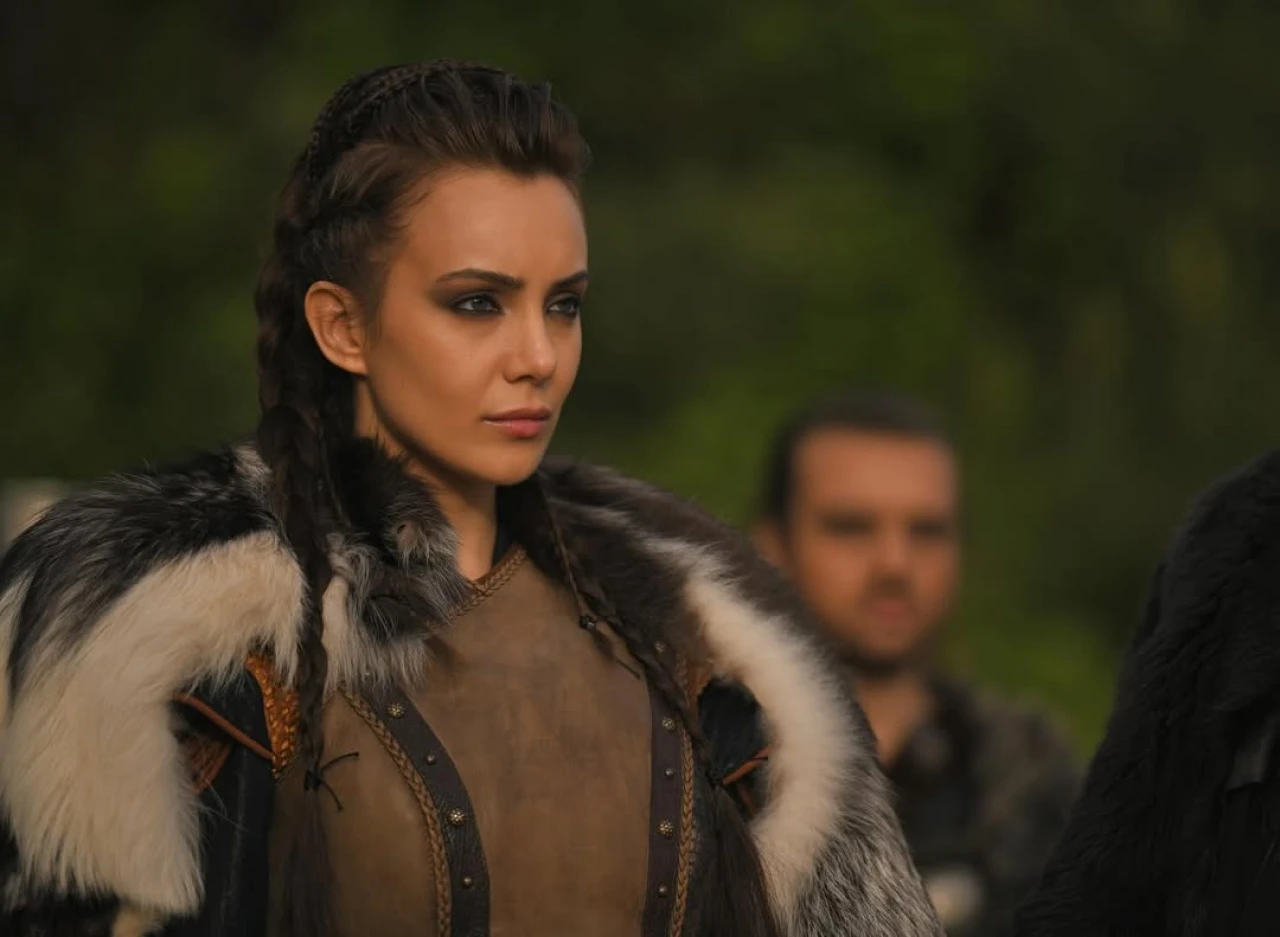 Burcu Kirman Kimdir, Nereli, Kaç Yaşında, Sevgilisi Kim? - Damga Gazetesi