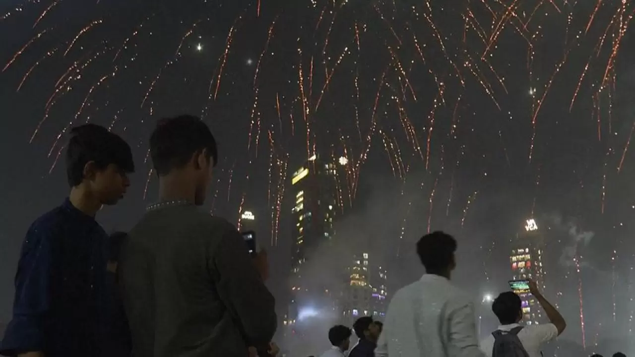 Hindistan'da ışık rekoru zehir getirdi