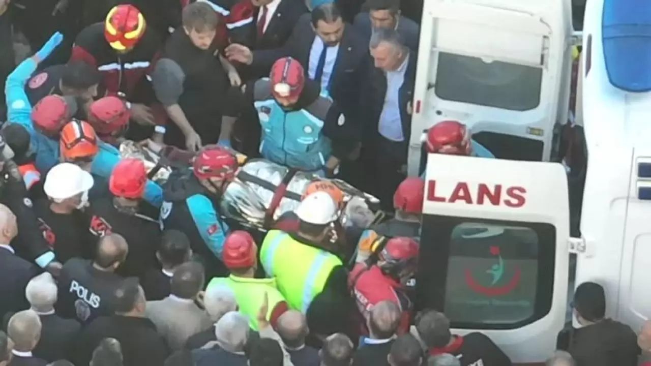 SON DAKİKA... Gebzede 7 katlı bina çöktü: Dilara Bilir enkazdan sağ çıkarıldı 2 kişi hayatını kaybetti